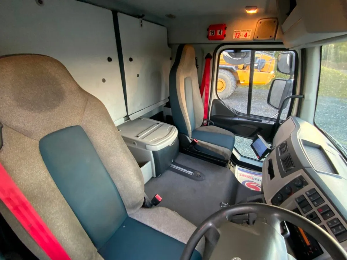 Volvo FL THERMO KING FRIDGE BODY. TAIL LIFT. - Image 4