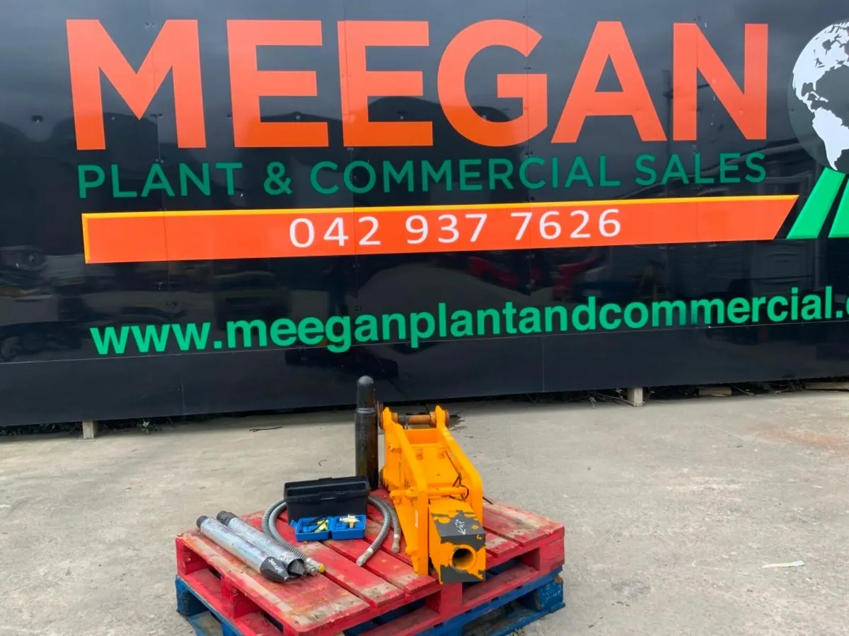 UNUSED BLK680 BREAKER....45mm PINS.......1749. - Image 1