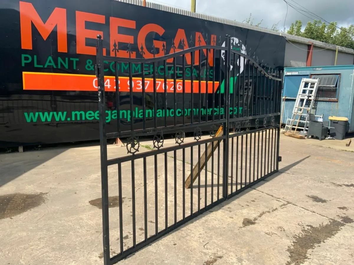 14ft DECORATIVE ENTRANCE GATES.......440. - Image 3