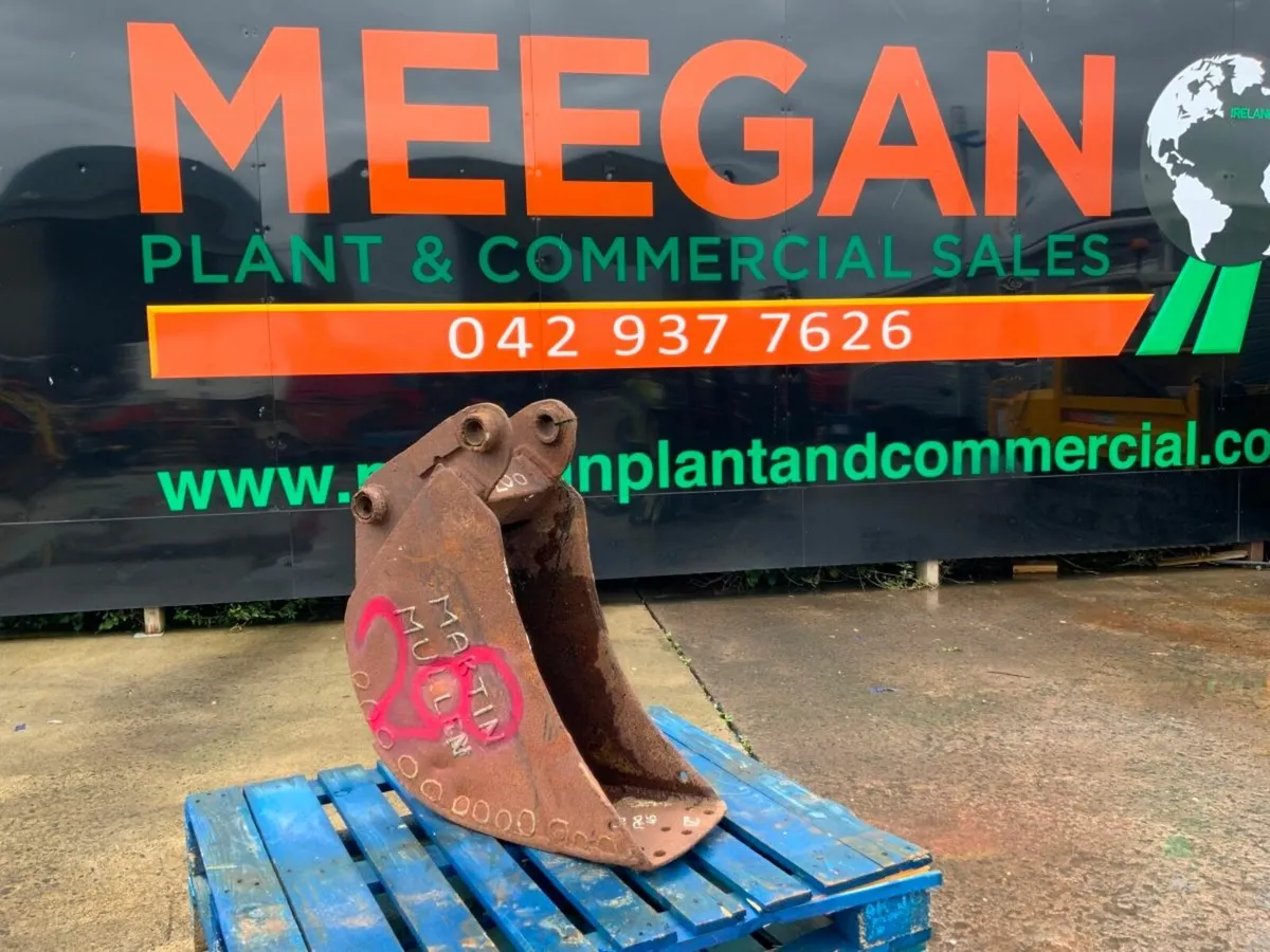 12" JCB DIGGING BUCKET..........45m PINS......200w - Image 1