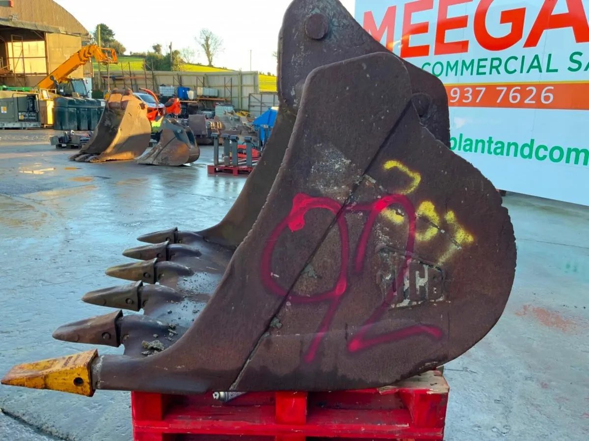 60" JCB DIGGING BUCKET........80mm PINS.....92. - Image 4