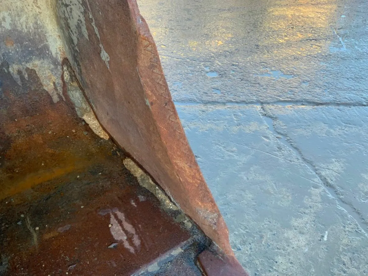 36"  DIGGING BUCKET.......90mm PINS.........#95.. - Image 3