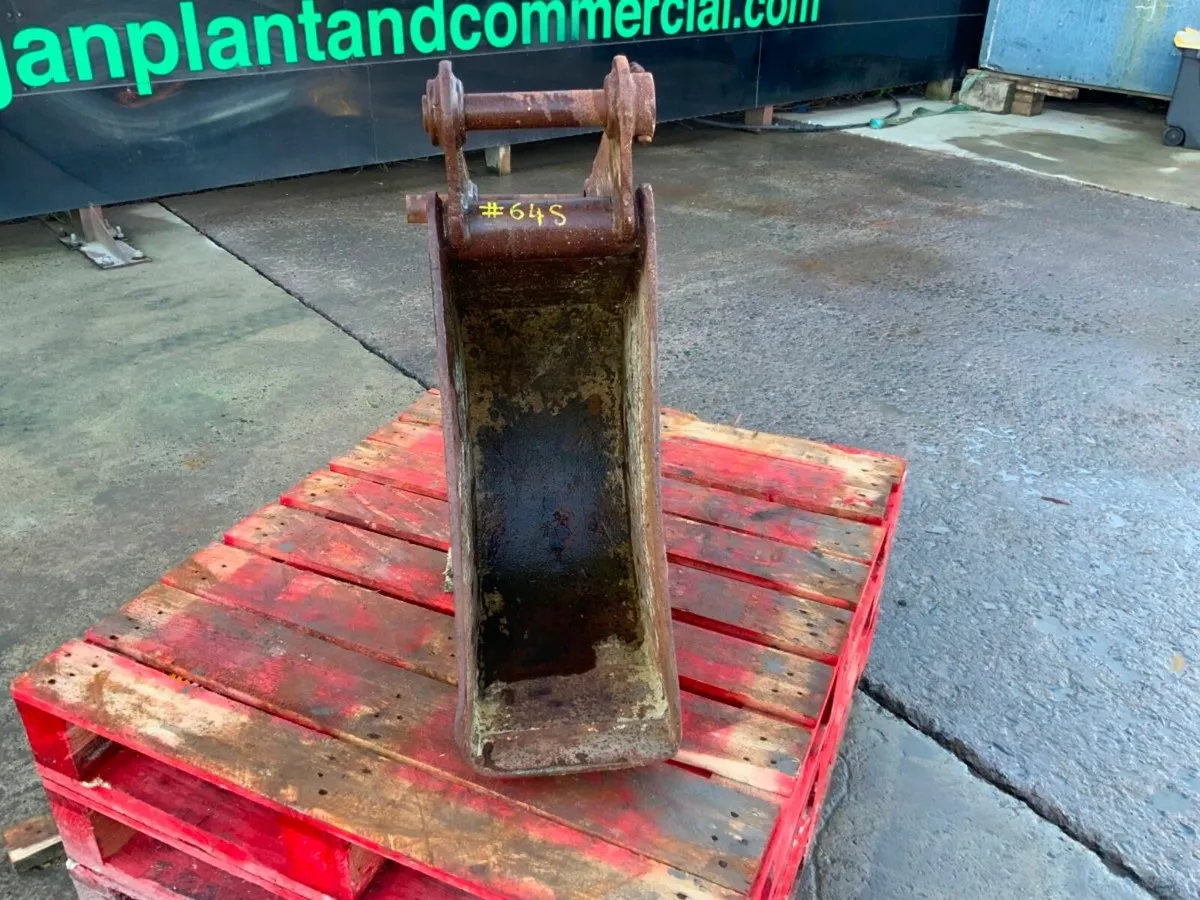 9" DIGGING BUCKET....40mm PINS........64s. - Image 3