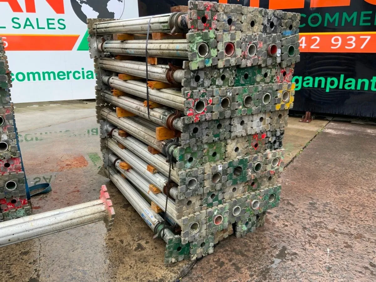 ALUMINIUM MULTI PROP SUPPORT ACROWS....118/1. - Image 1