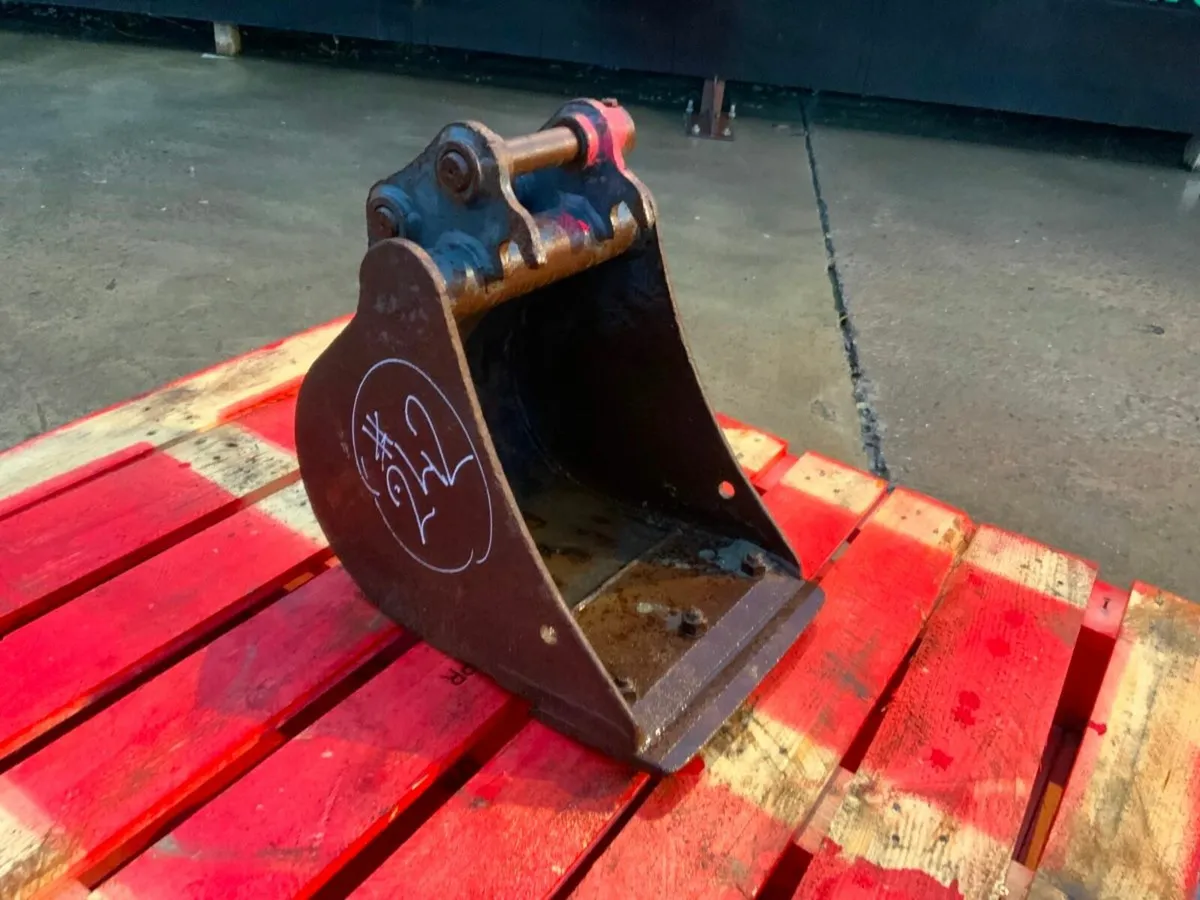 12" STRICKLAND BUCKET.....30mm PINS.........242. - Image 3