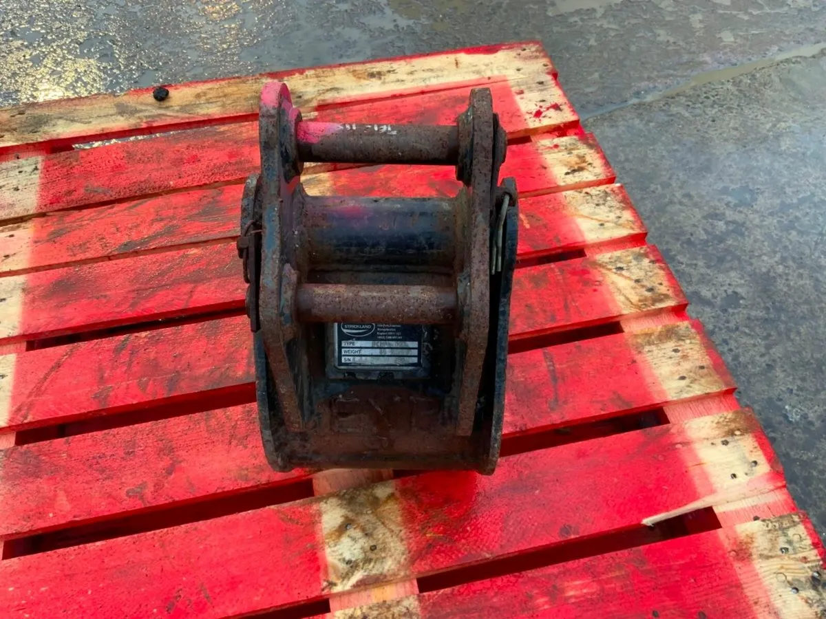 9" STRICKLAND BUCKET.....30mm PINS.........249f. - Image 4