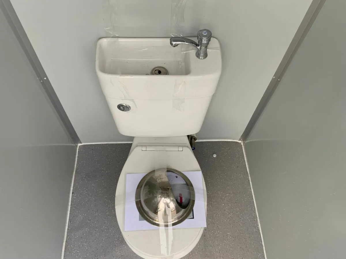 SINGLE OCCUPANCY PORABLE TOILET POD.....1138. - Image 3