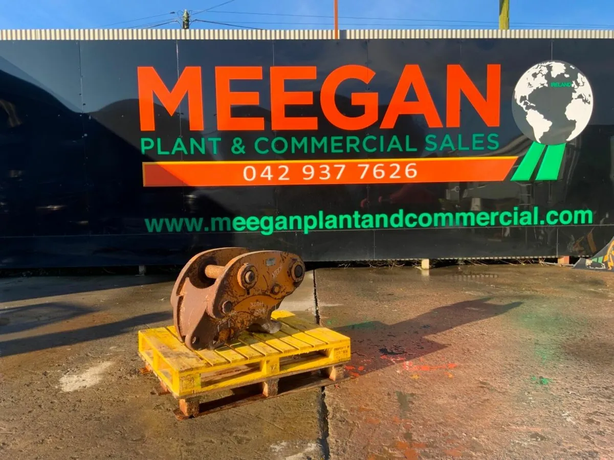 DOUBLE LOCKING QUICK HITCH......90mm PINS. - Image 1