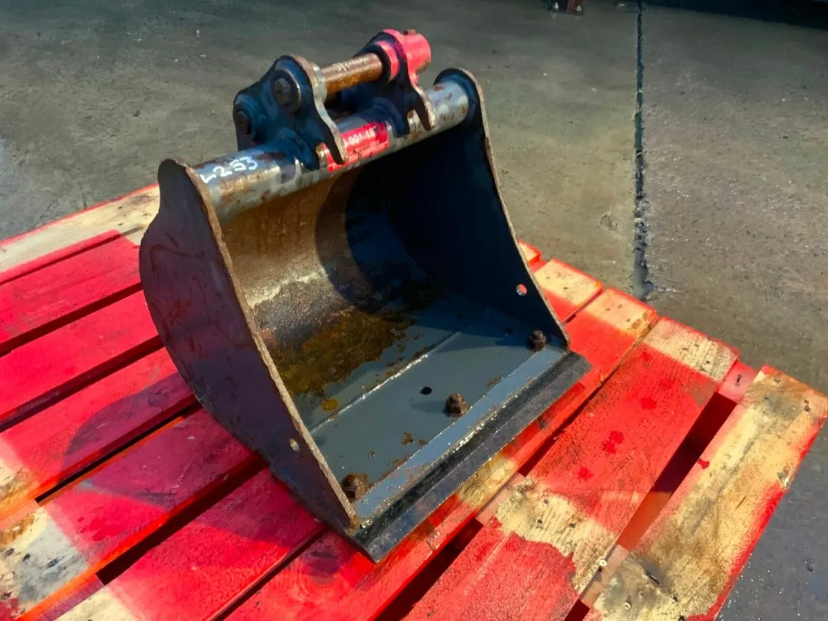 18" STRICKLAND BUCKET.....30mm PINS......253f. - Image 3