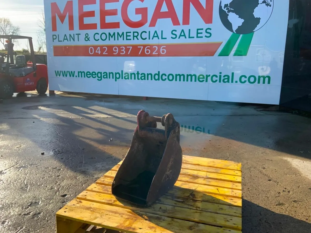 12" MINI DIGGER BUCKET........35mm PINS.......12f. - Image 2