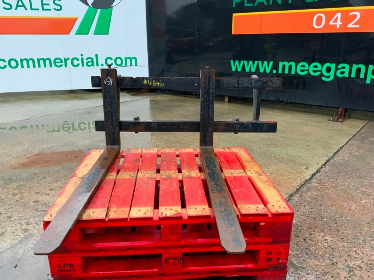 2014 JCB Tm220 Q/FIT FORK CARRIAGE.....4840p - Image 2