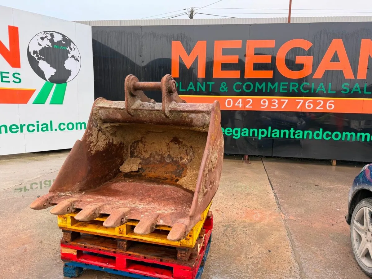 54" DIGGING BUCKET 20 TON ....80MM ....754P - Image 1