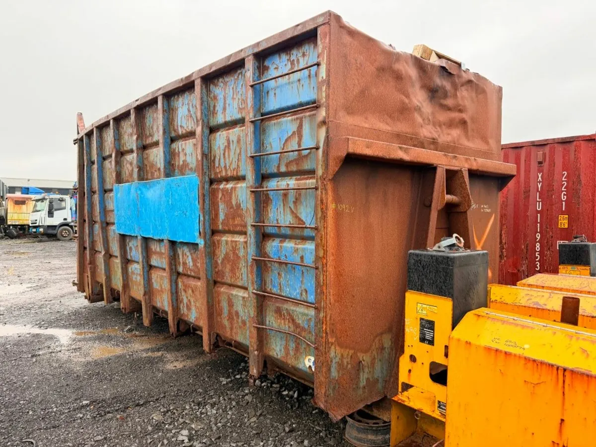 HOOK LOADER SKIP BIN ROLL ON ....# 1092V - Image 1