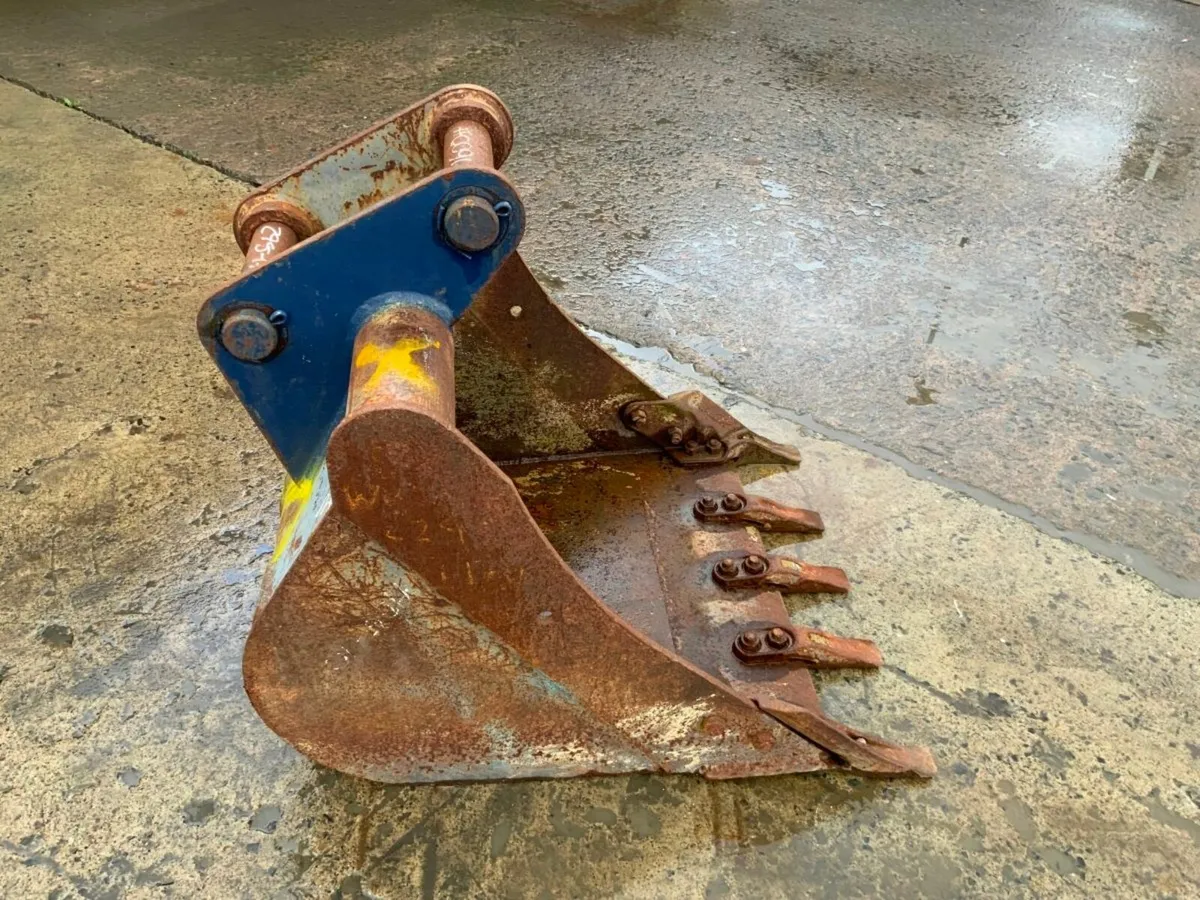 30" DIGGING BUCKET.....60mm PINS.......1600. - Image 4