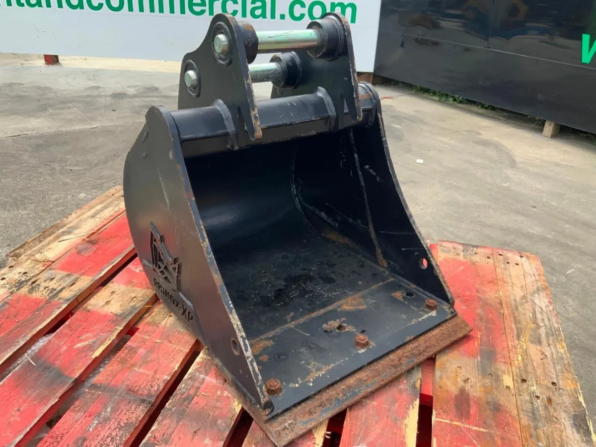 18" RHINOX MINI DIGGER BUCKET....35mm....208w. - Image 1