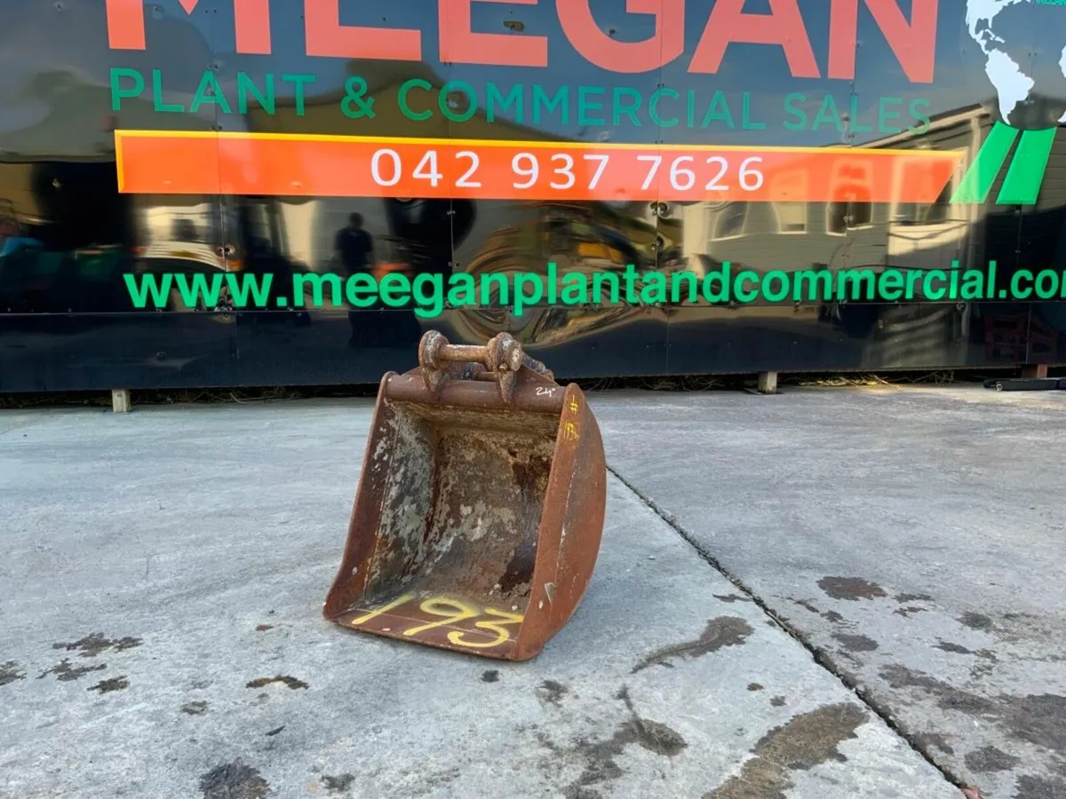 24" DIGGING BUCKET.........45mm PINS.....193. - Image 1