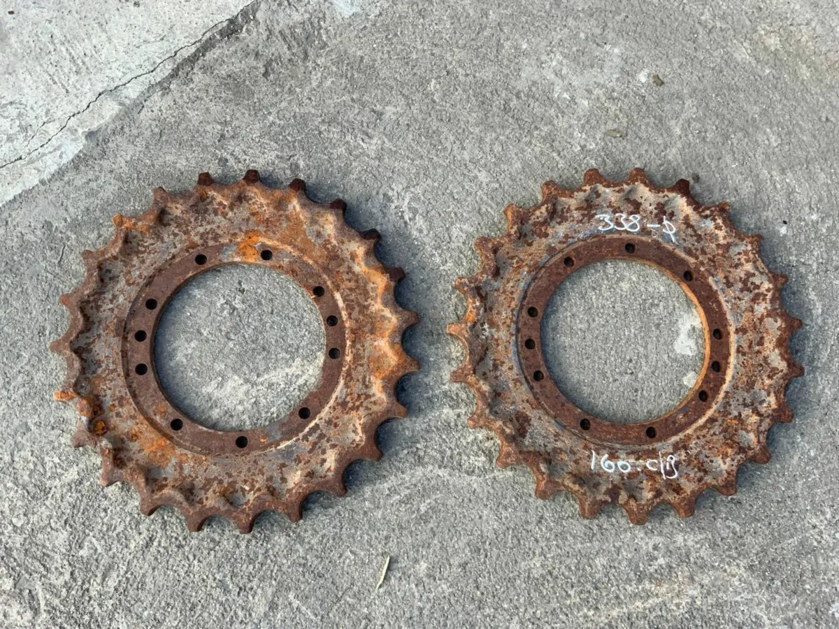 3 TONNE MINI DIGGER DRIVE SPROCKETS. - Image 1