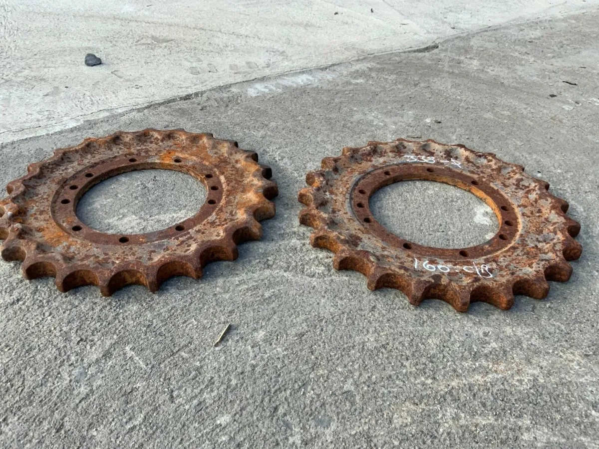 3 TONNE MINI DIGGER DRIVE SPROCKETS. - Image 2