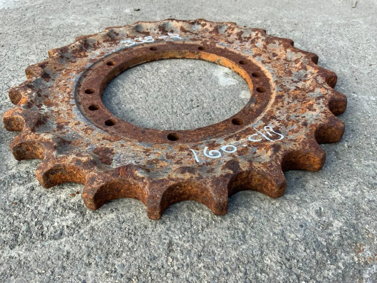 3 TONNE MINI DIGGER DRIVE SPROCKETS. - Image 4