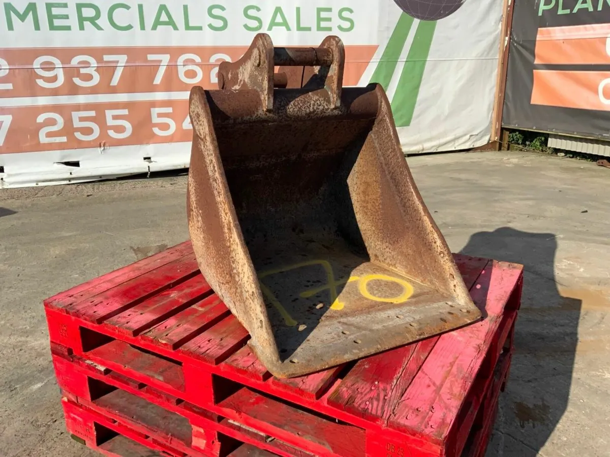 24" DIGGING BUCKET...50mm PINS.......170. - Image 1