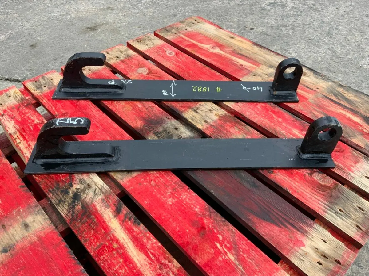 JCB Q/FIT LOADER BRACKETS......1882k. - Image 1