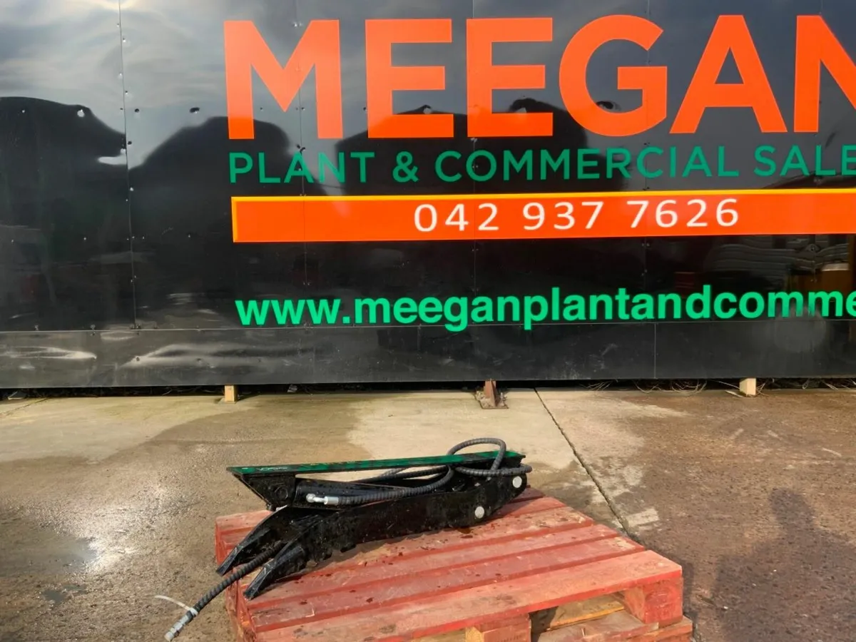 UNUSED HYDRAULIC THUMB GRAB....4/6tonne..243w. - Image 1