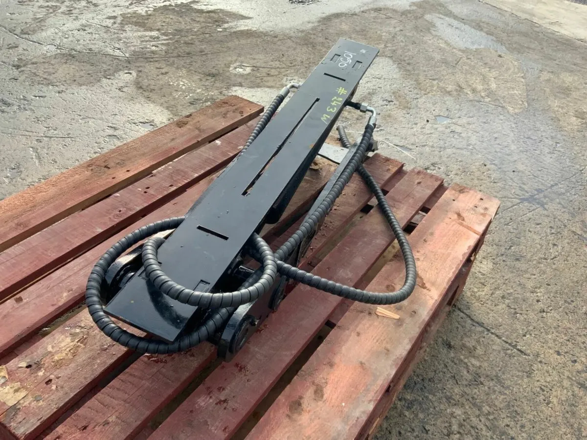 UNUSED HYDRAULIC THUMB GRAB....4/6tonne..243w. - Image 3