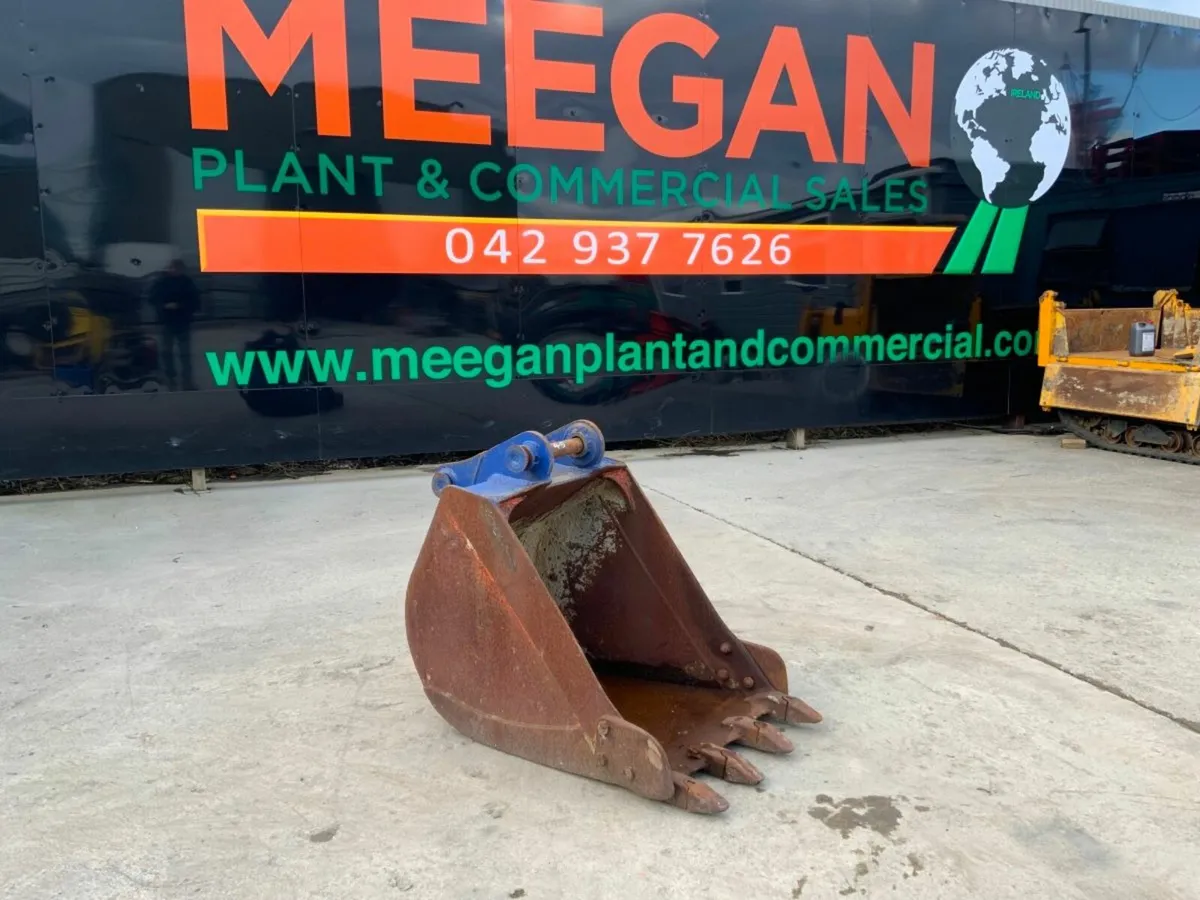 30" DIGGING BUCKET....45mm PINS.....982-28. - Image 1