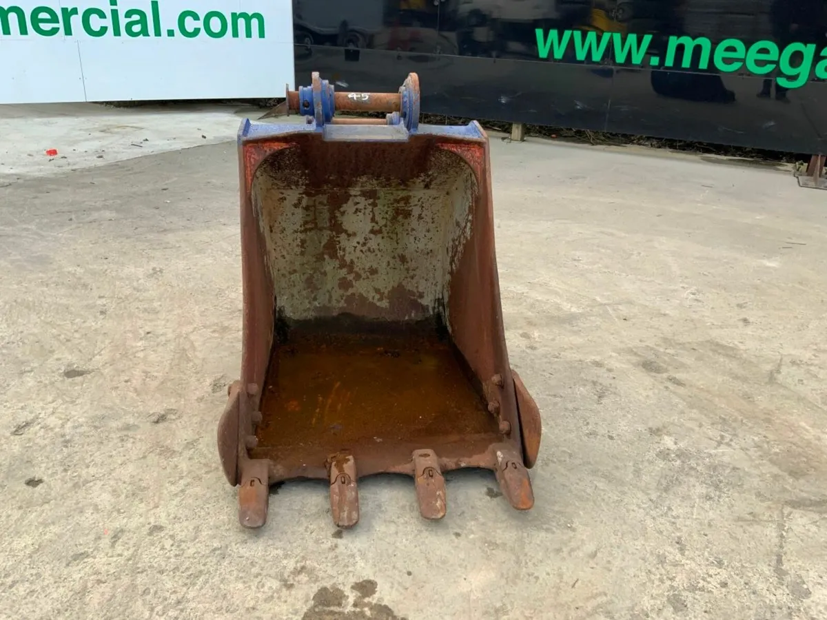 30" DIGGING BUCKET....45mm PINS.....982-28. - Image 3