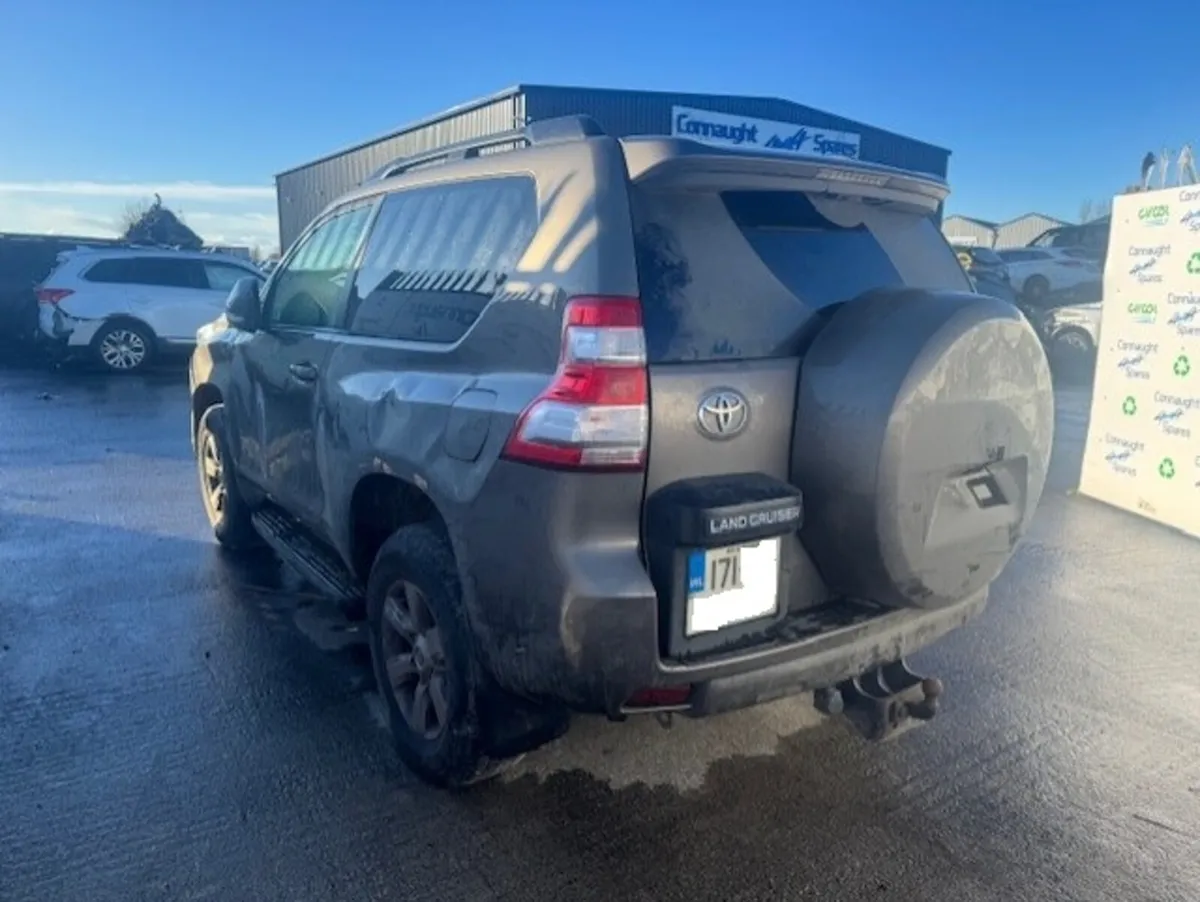 2017 TOYOTA LANDCRUISER 2.8D JUST IN FOR BREAKING - Image 3