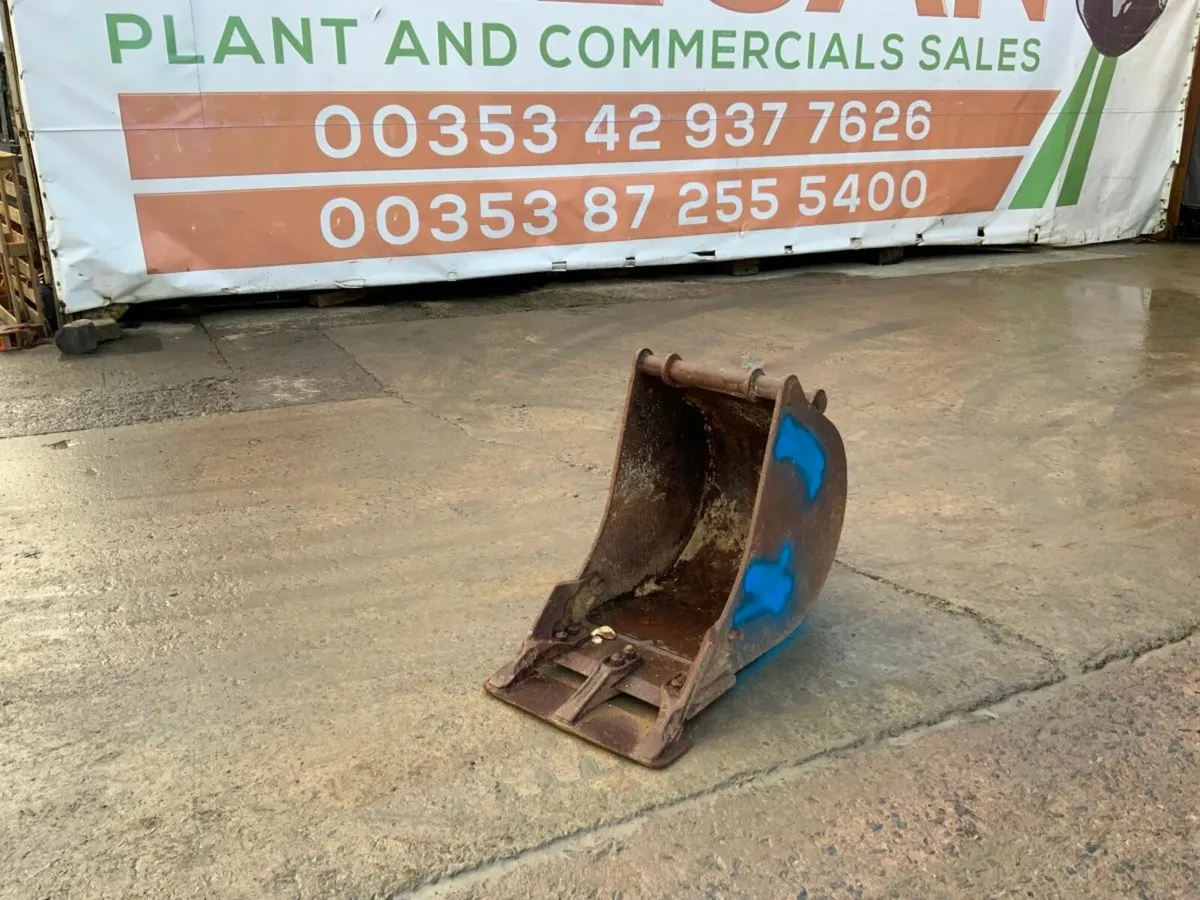 18" DIGGING BUCKET......50mm PINS.......1252. - Image 1