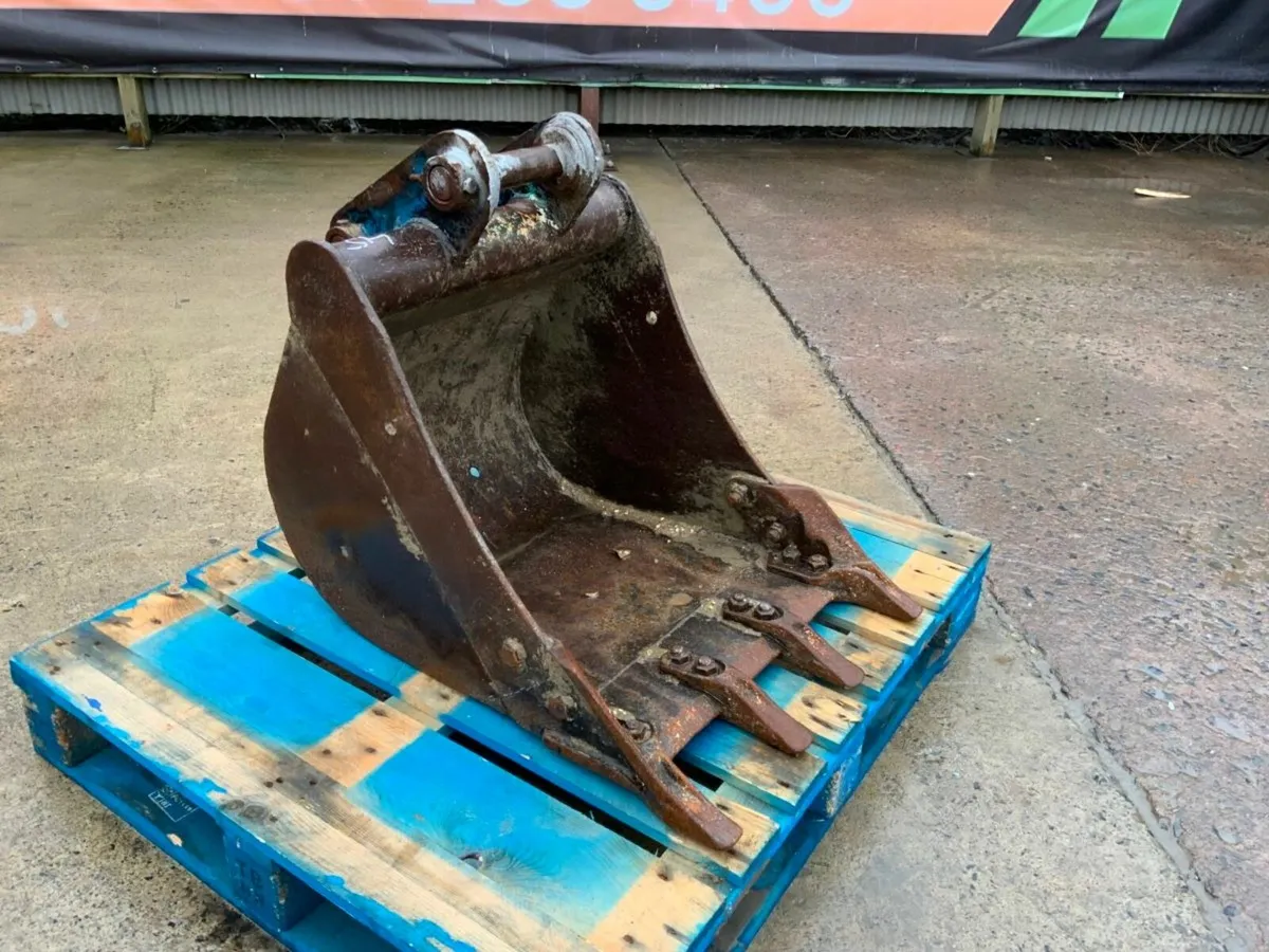 24" DIGGING BUCKET....45mm PINS........260mh - Image 1