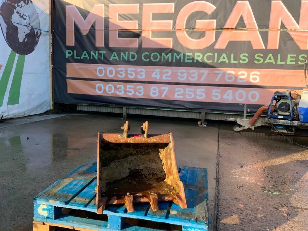 24" DIGGING BUCKET....30mm PINS.......24CPH. - Image 1