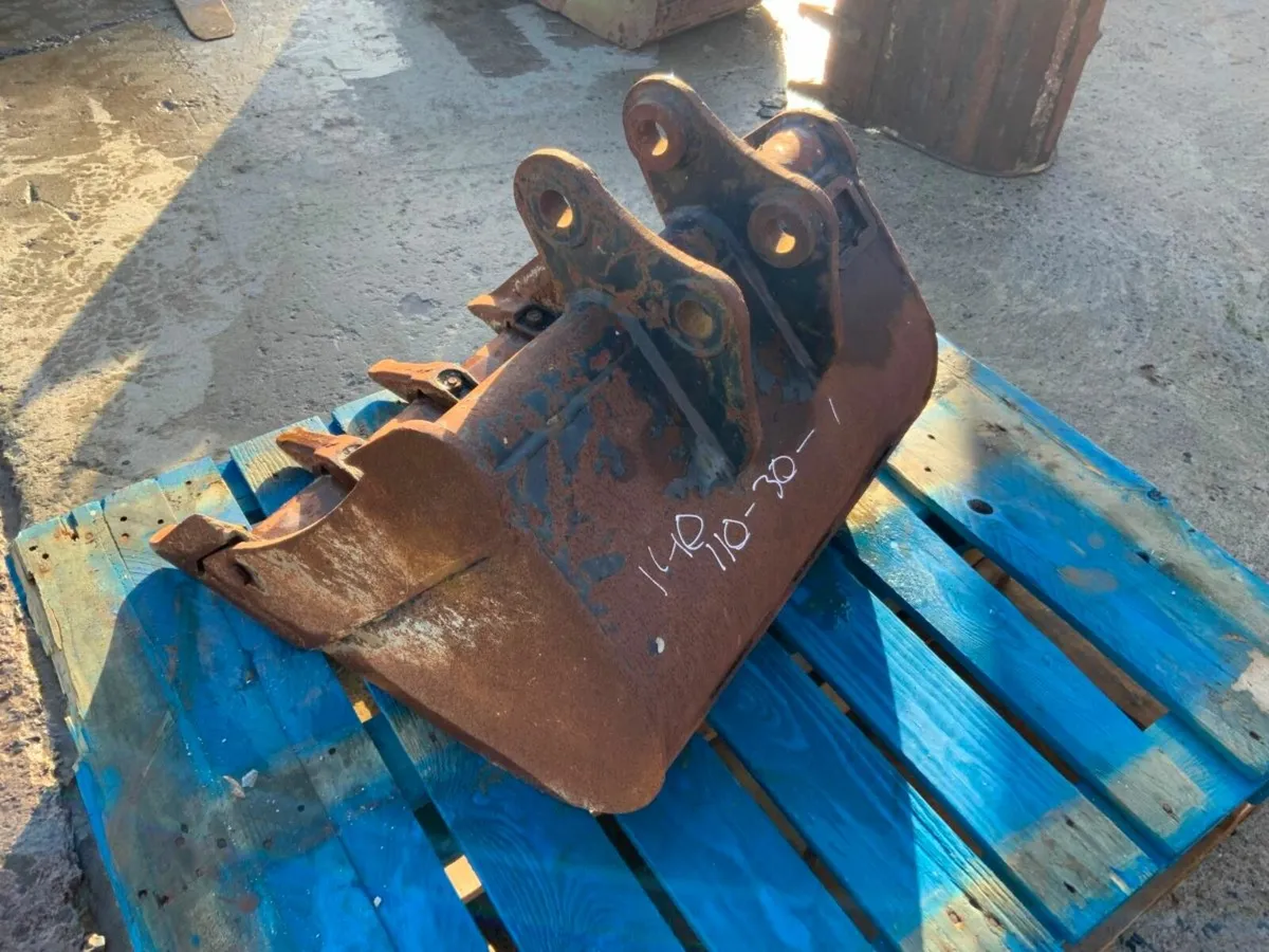 24" DIGGING BUCKET....30mm PINS.......24CPH. - Image 2