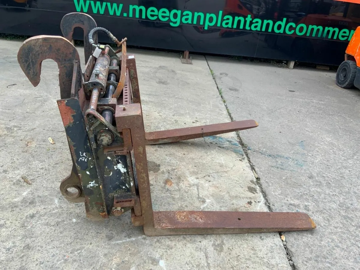 WHEELED LOADER Q/HITCH FORK CARRIAGE...3932 - Image 4