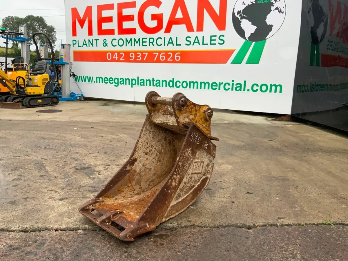 24" CATERPILLAR BUCKET........65mm PINS......187w. - Image 1