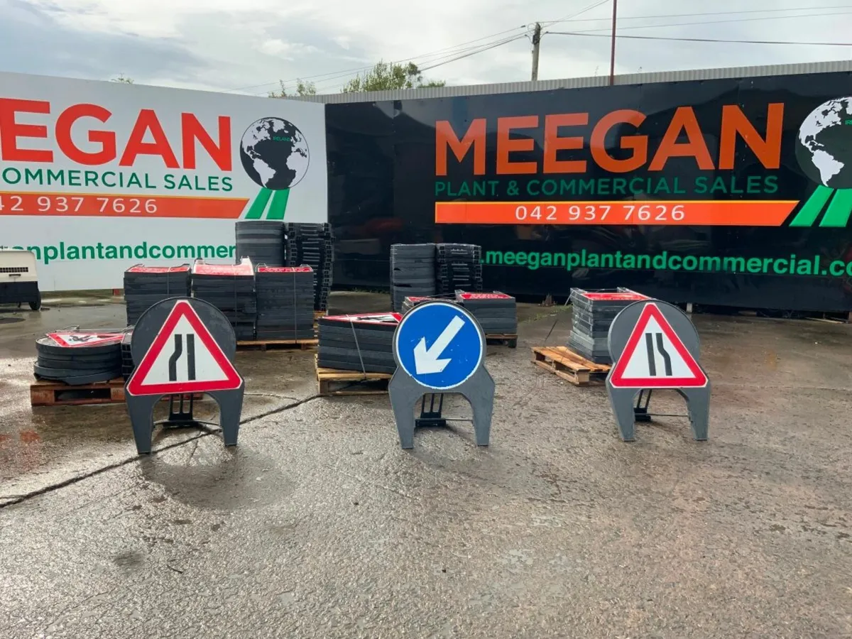 MELBA SWINTEX PLASTIC ROAD WORK SIGNS. - Image 1