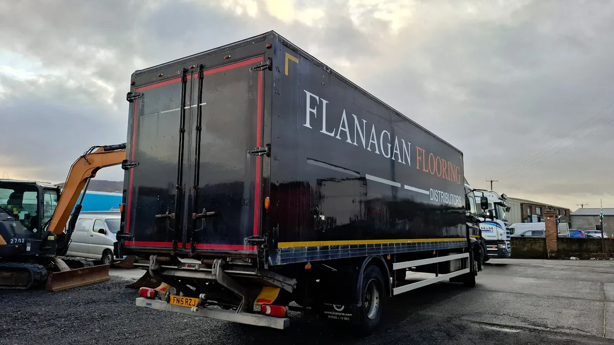 2015 Daf CF220, 4x2 Box Truck 18 Ton - Image 4