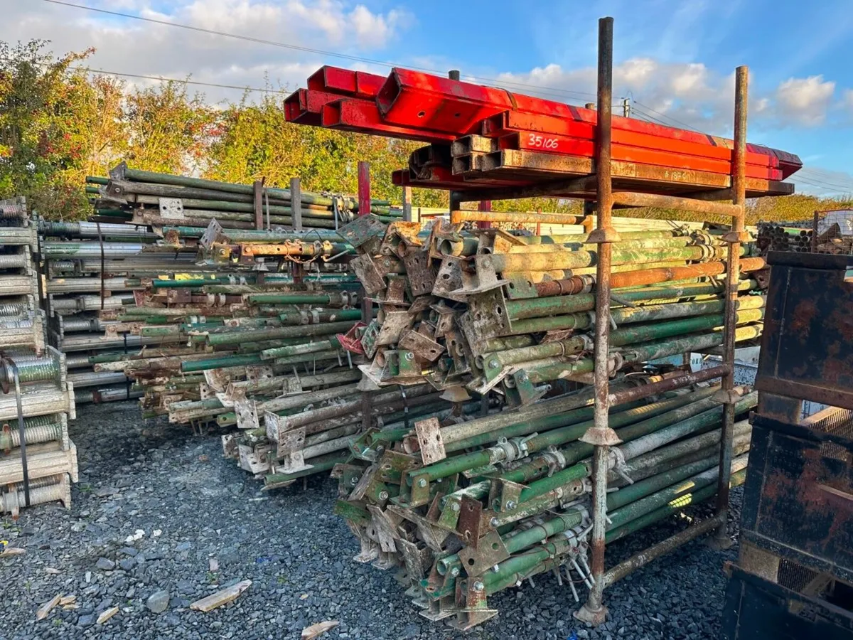 ACRO PROPS...... 187 C - Image 1