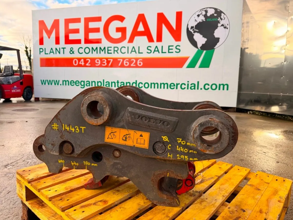 VOLVO QUICK HITCH 70mm + 80mm ....1443T - Image 1