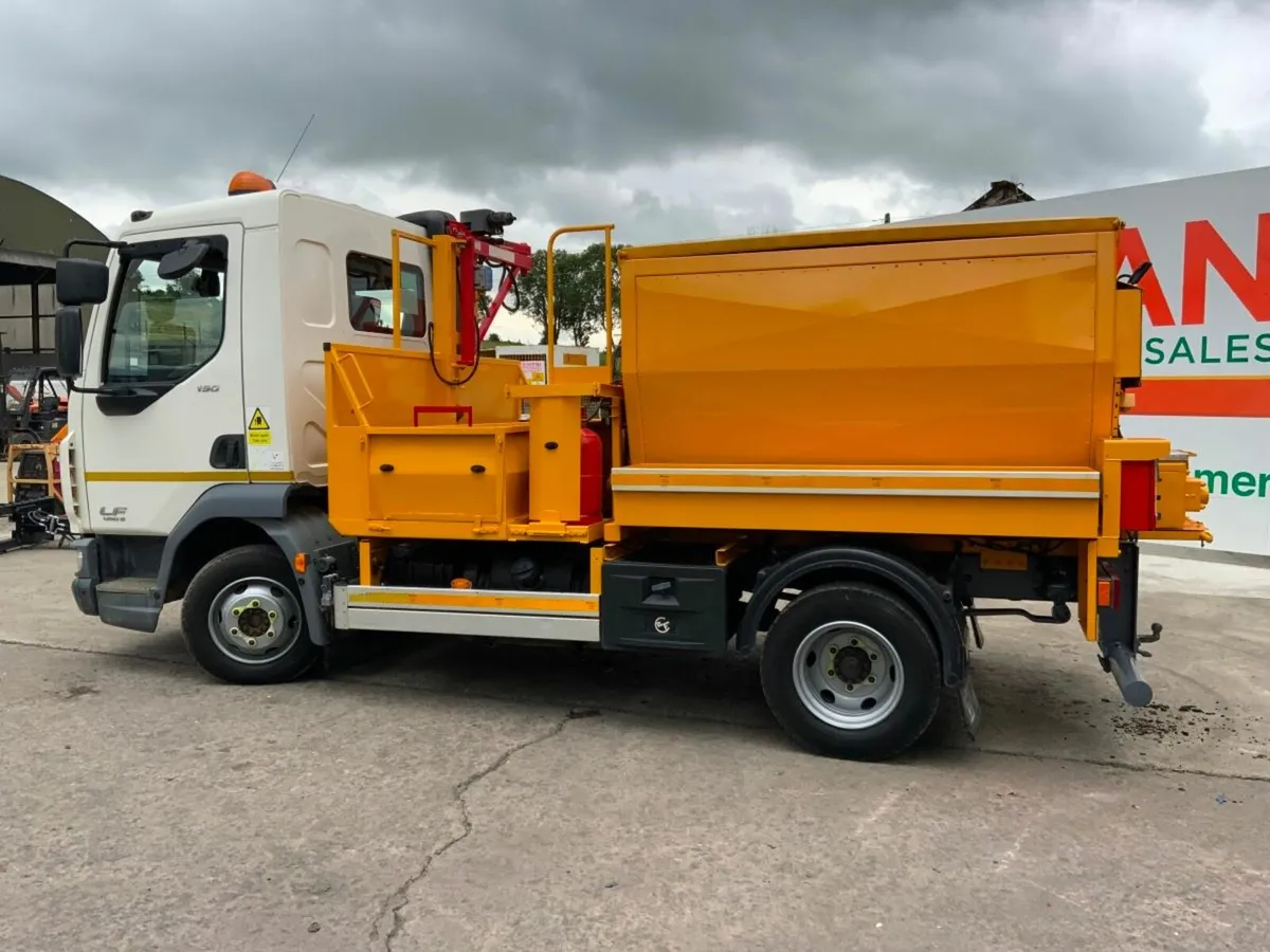 2017 DAF LF150 TWIN COMPARTMENT HOT BOX. - Image 1