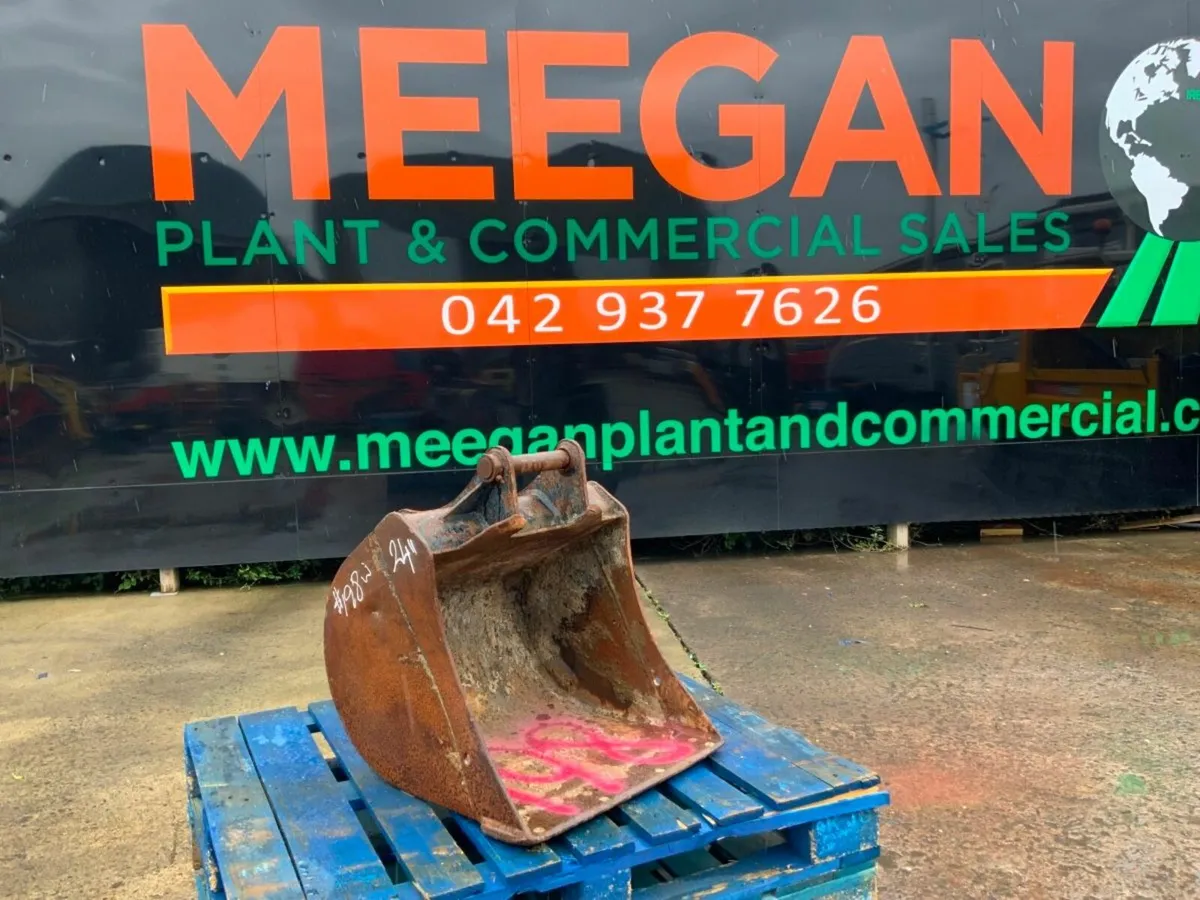 24" JCB DIGGING BUCKET......45mm PINS.......198w. - Image 1