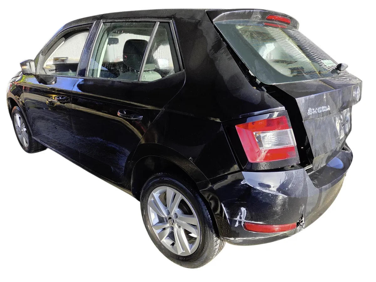 2017 SKODA FABIA For Breaking/Dismantling - Image 3