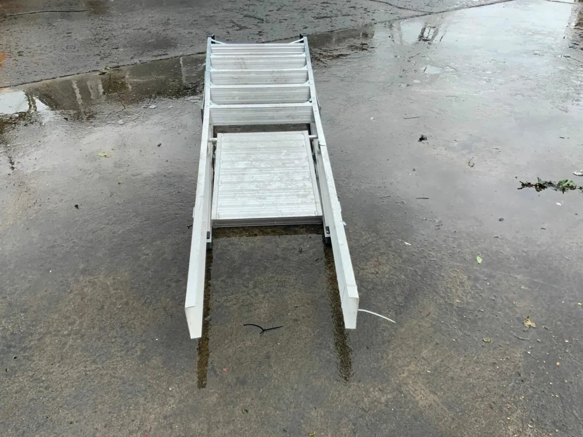ALUMINIUM ACCESS PLATFORM LADDER.......443 / 2 - Image 2