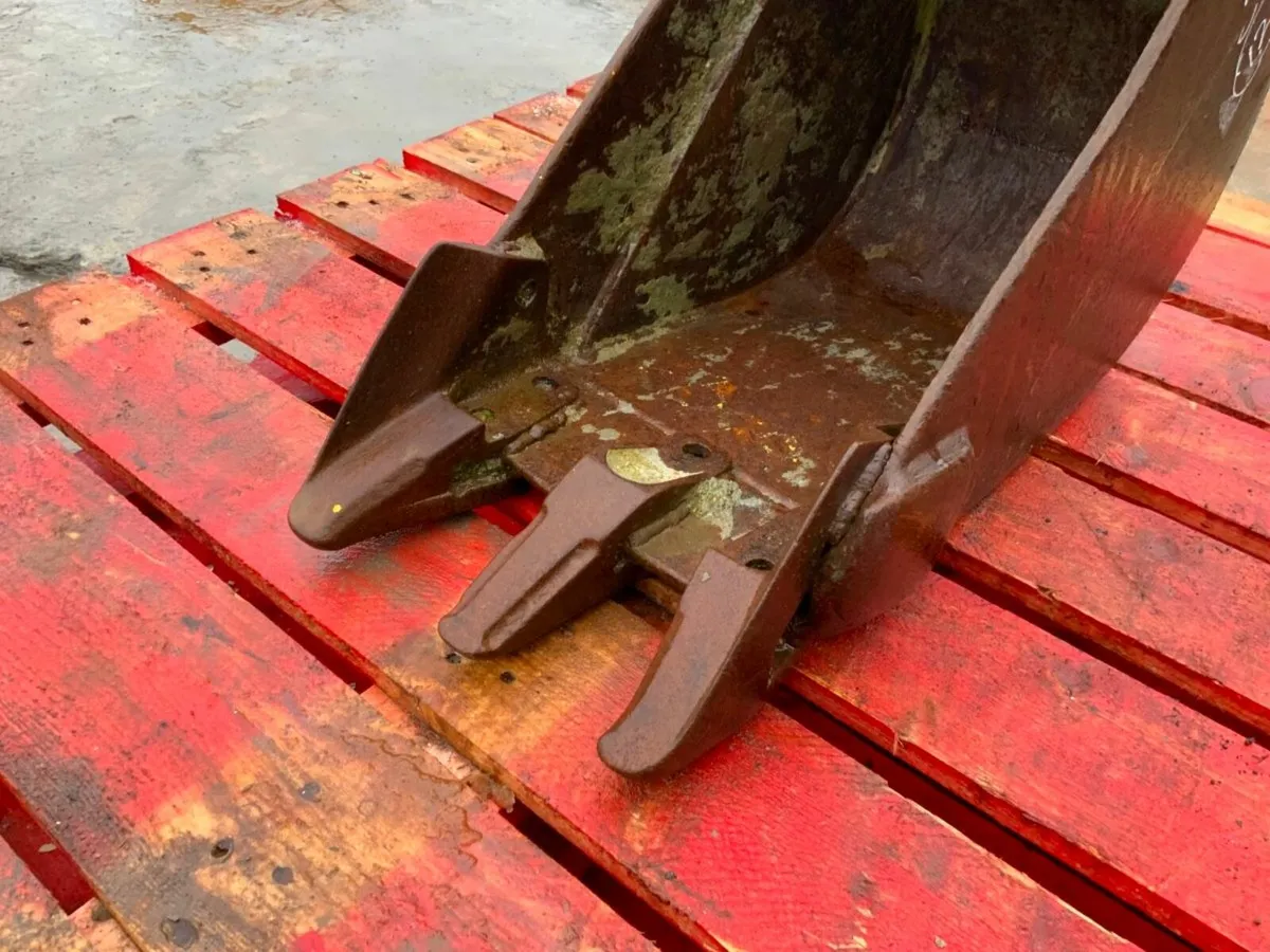 12" MINI DIIGER BUCKET.......35mm PINS.......1361. - Image 4