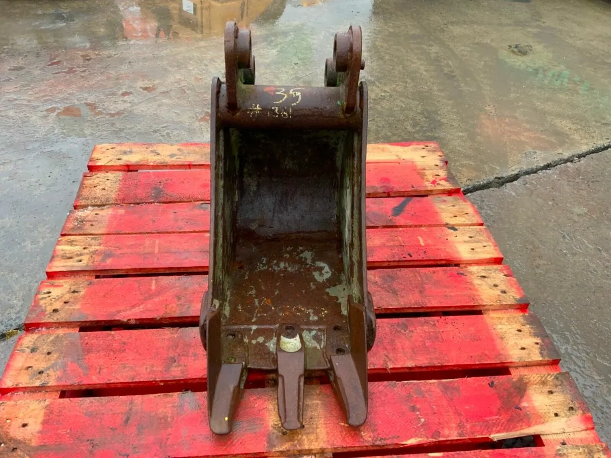 12" MINI DIIGER BUCKET.......35mm PINS.......1361. - Image 3