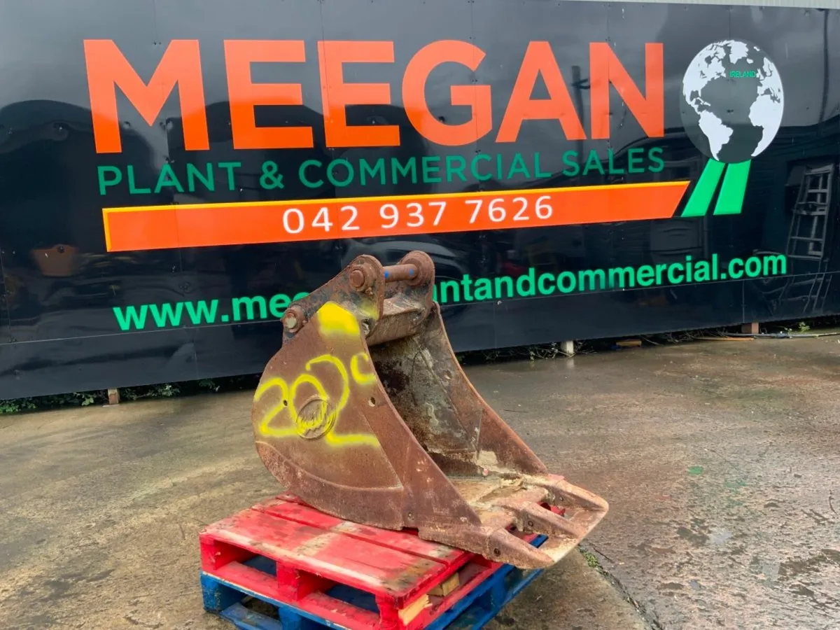 24" GEITH DIGGING BUCKET.......65mm PINS.......202 - Image 1