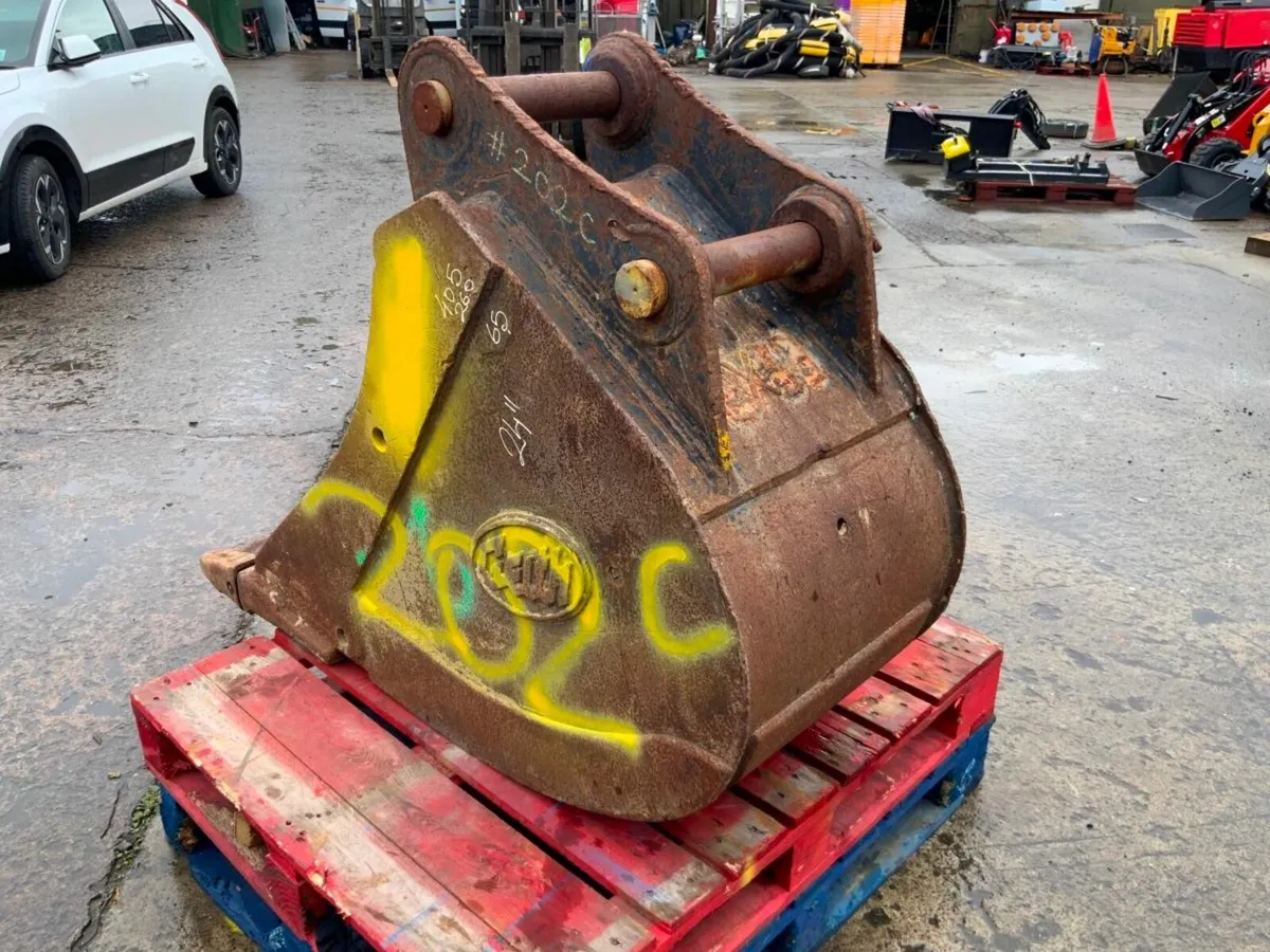 24" GEITH DIGGING BUCKET.......65mm PINS.......202 - Image 4