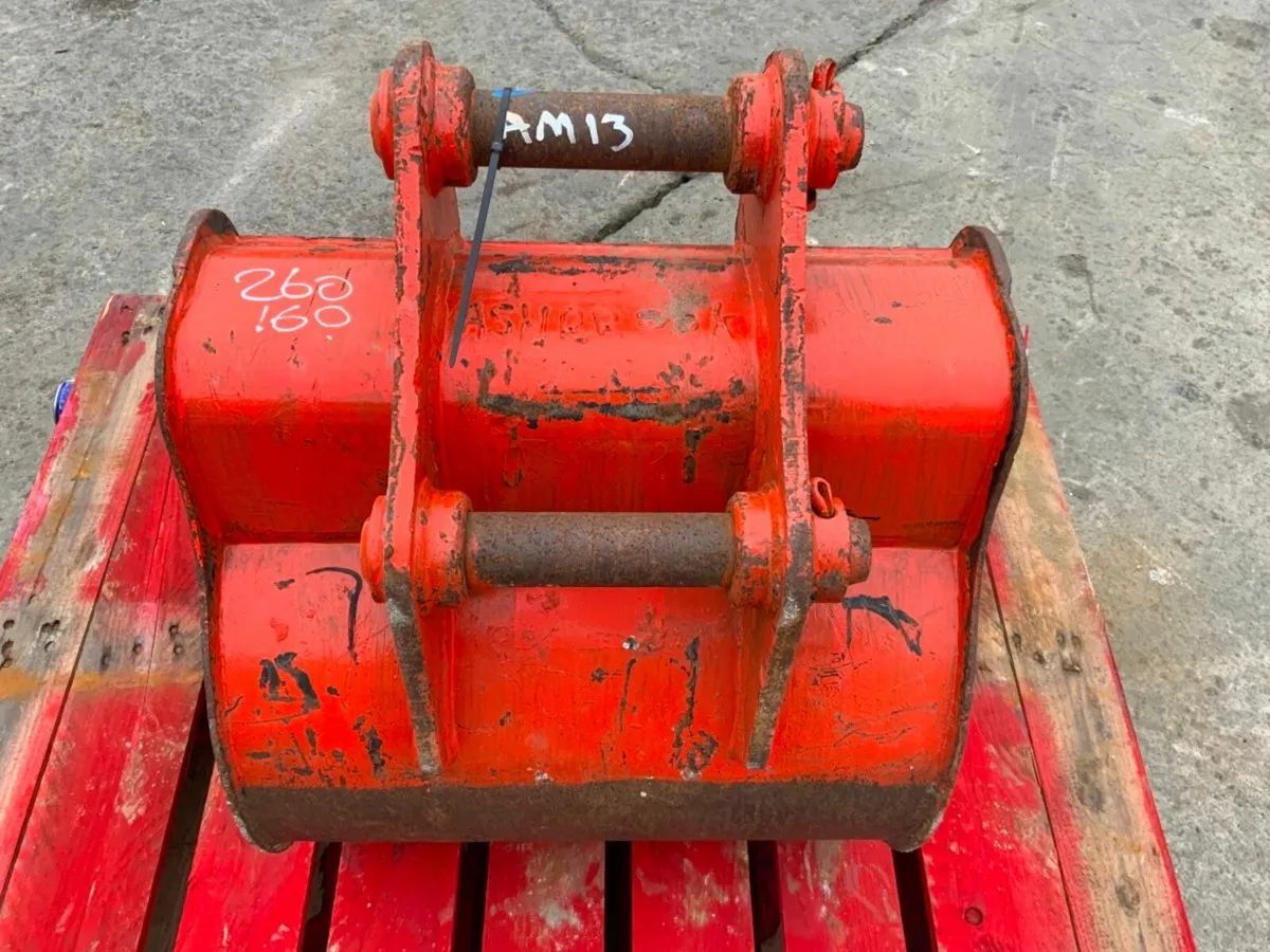 24" CAT DIGGING BUCKET....45mm PINS........142wa. - Image 3