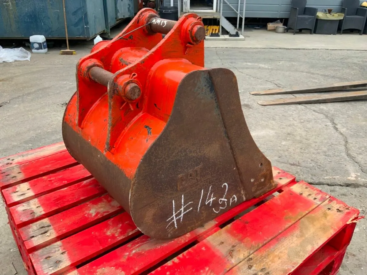 24" CAT DIGGING BUCKET....45mm PINS........142wa. - Image 4